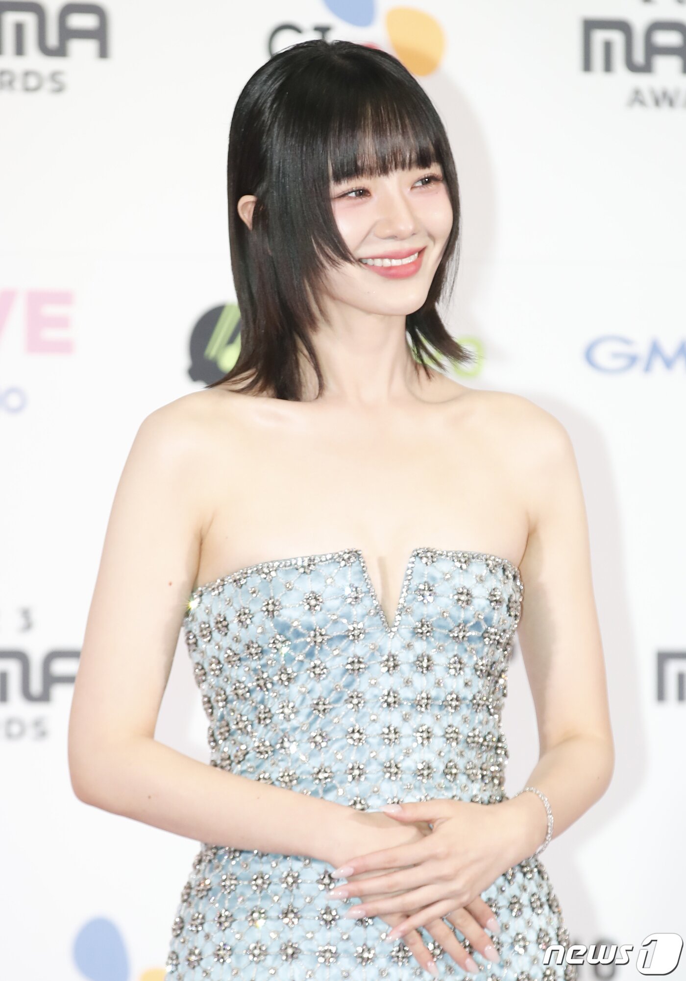 본문 이미지 - 배우 박규영이 29일 일본 도쿄돔에서 열린 ‘2023 마마 어워즈&#40;2023 MAMA AWARDS&#41;’에서 미소를 짓고 있다. ⓒ News1 권현진 기자