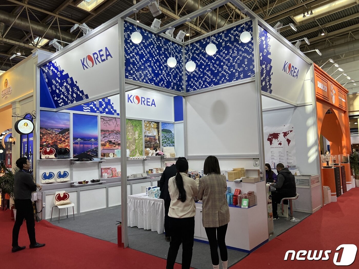 본문 이미지 - 29일 중국 베이징 순이구 중국국제전시센터에서 열린 제1회 국제공급망 촉진박람회의에 마련된 한국관. (사진제공=코트라) ⓒ News1 