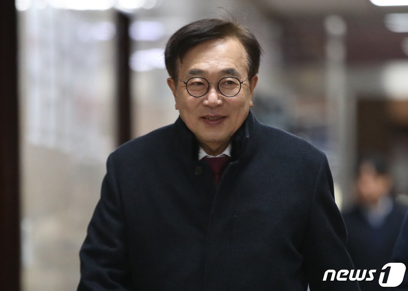 본문 이미지 - 서병수 국민의힘 의원이 30일 오전 서울 여의도 국회에서 열린 중진의원모임에 참석하기 위해 원내대표실로 향하고 있다. 2023.11.30/뉴스1 ⓒ News1 임세영 기자