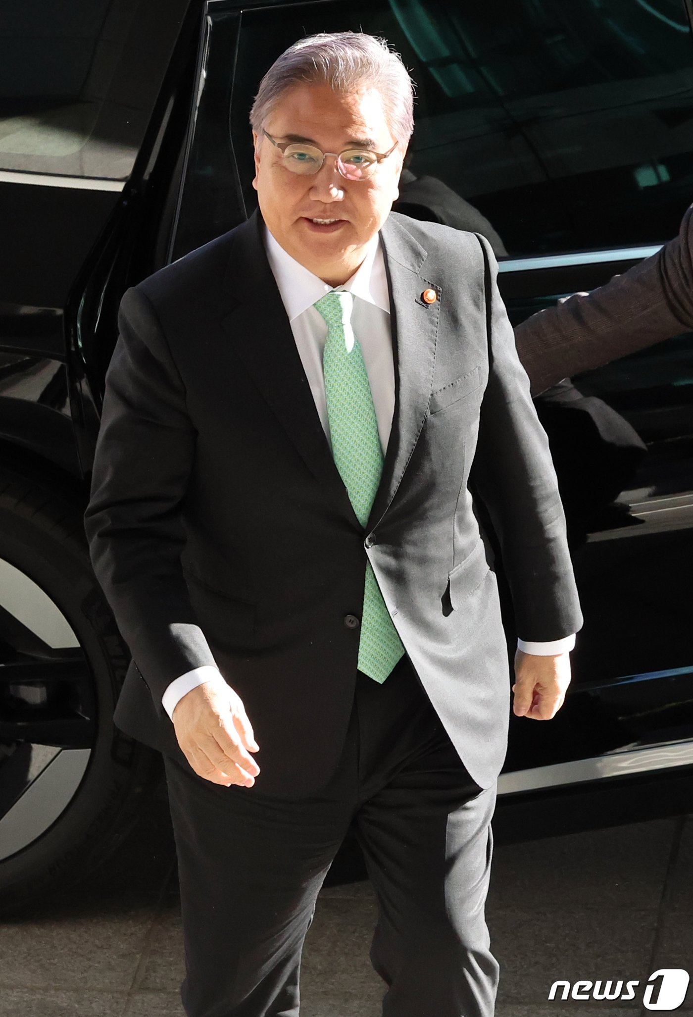 본문 이미지 - 박진 외교부 장관이 30일 오전 서울 종로구 정부서울청사 별관 외교부로 출근하고 있다. 2023.11.30/뉴스1 ⓒ News1 김명섭 기자