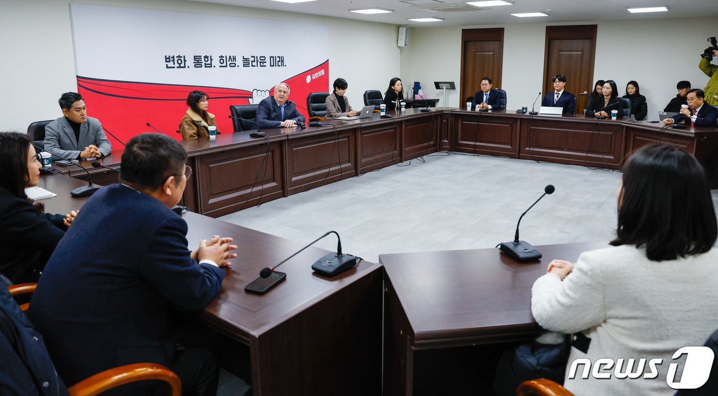본문 이미지 - 인요한 국민의힘 혁신위원장이 30일 오전 서울 여의도 당사에서 열린 혁신위원회 제11차 전체회의에서 발언하고 있다. 2023.11.30/뉴스1 ⓒ News1 안은나 기자