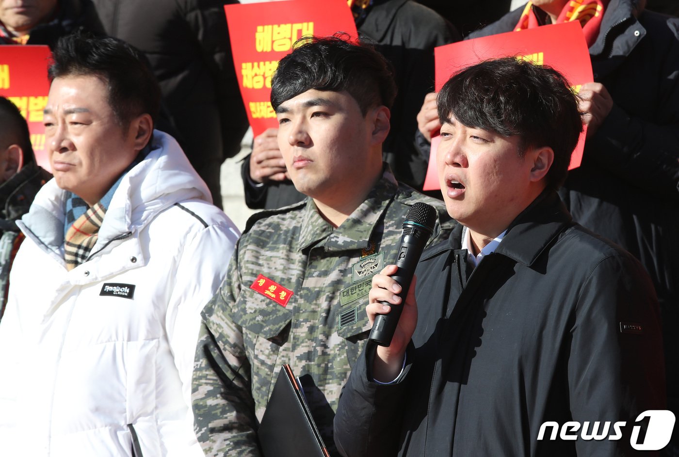 본문 이미지 - 이준석 전 국민의힘 대표가 30일 오전 서울 여의도 국회 본관 앞에서 열린 해병대 채상병 특검법 연내 처리 촉구 기자회견에서 발언을 하고 있다. 2023.11.30/뉴스1 ⓒ News1 임세영 기자