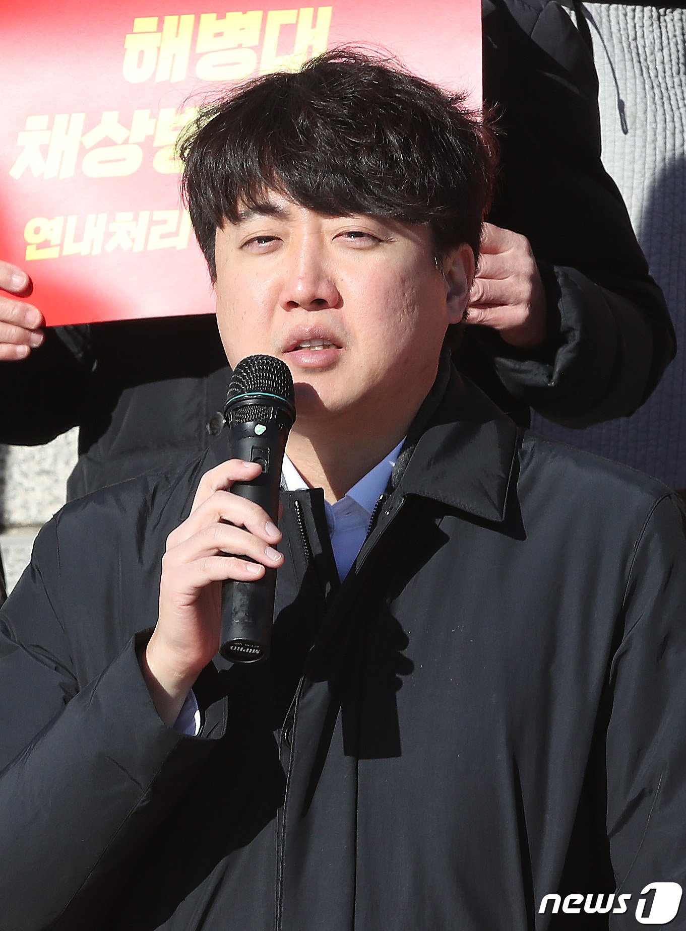 본문 이미지 - 이준석 전 국민의힘 대표가 30일 오전 서울 여의도 국회 본관 앞에서 열린 해병대 채상병 특검법 연내 처리 촉구 기자회견에서 발언을 하고 있다. 2023.11.30/뉴스1 ⓒ News1 임세영 기자