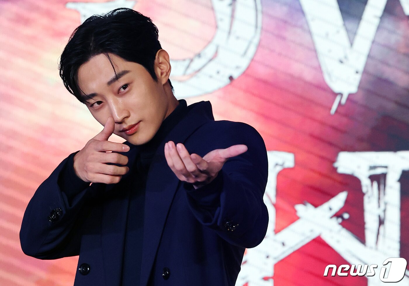 본문 이미지 - 배우 진영이 30일 오전 서울 성수동 에스팩토리D동에서 열린 넷플릭스 오리지널 시리즈 '스위트홈 시즌2' 제작발표회에서 포즈를 취하고 있다. 2023.11.30/뉴스1 ⓒ News1 김진환 기자