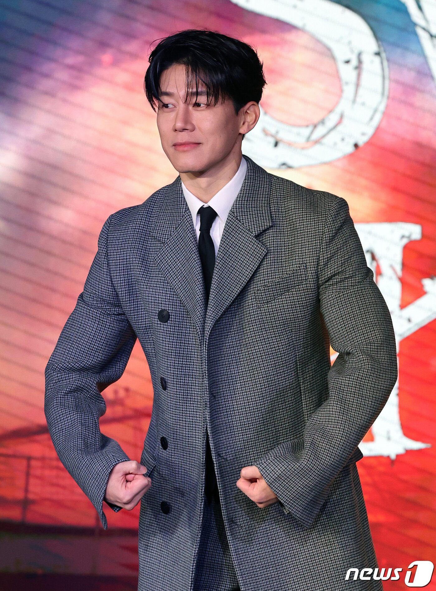 본문 이미지 - 배우 김무열이 30일 오전 서울 성수동 에스팩토리D동에서 열린 넷플릭스 오리지널 시리즈 '스위트홈 시즌2' 제작발표회에서 포즈를 취하고 있다. 2023.11.30/뉴스1 ⓒ News1 김진환 기자