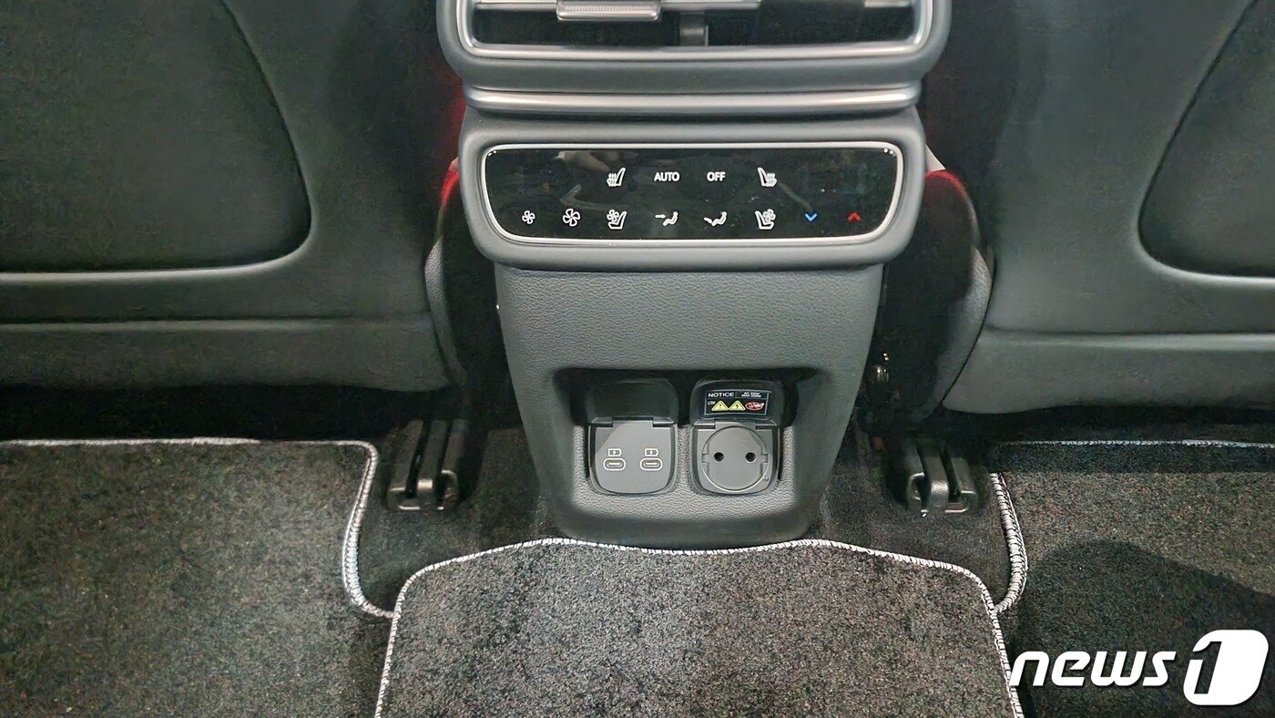 본문 이미지 - GV80쿠페 2열 좌석 실내 ⓒ News1 이형진 기자