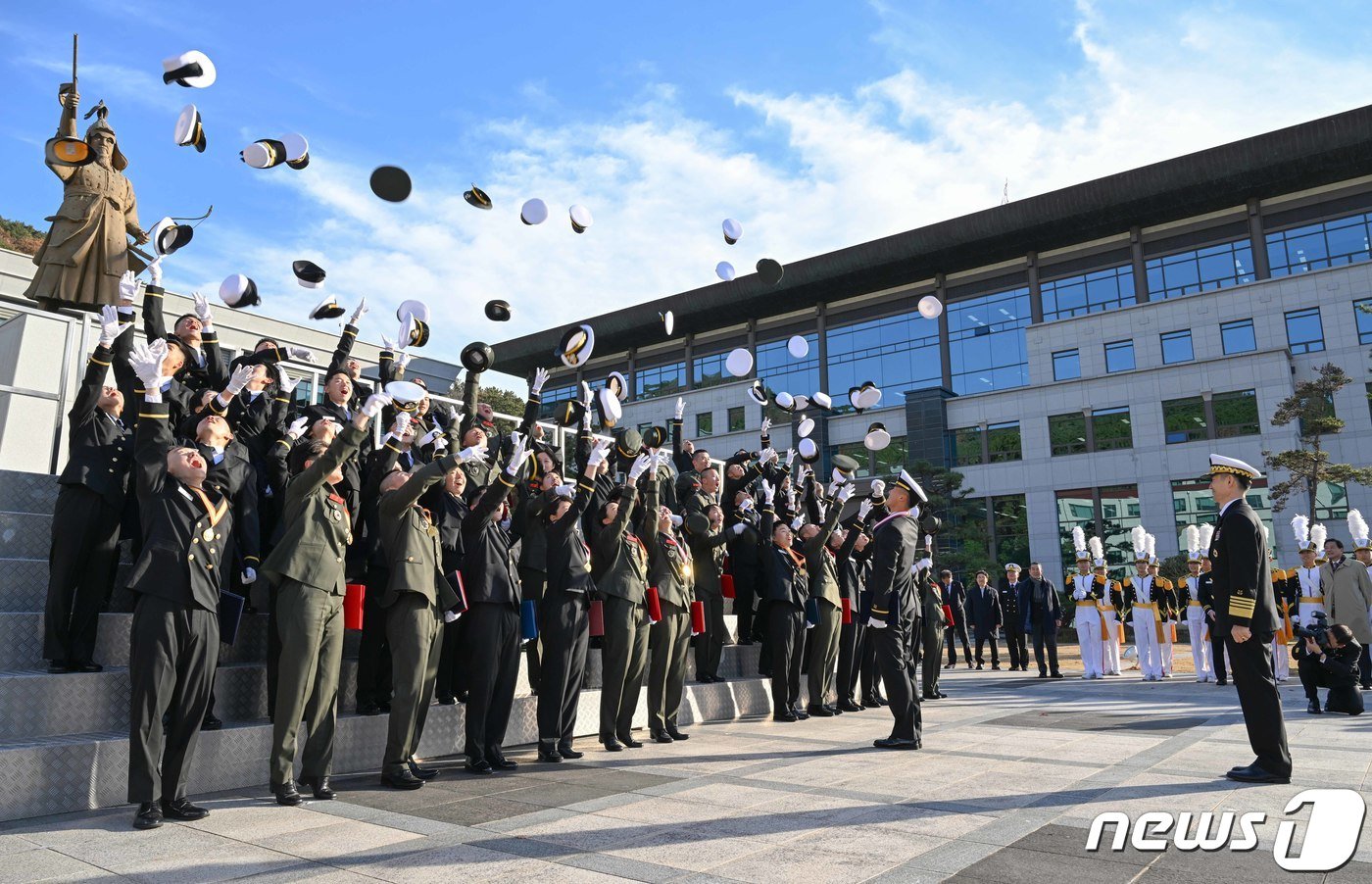 지난달 30일 해군사관학교에서 열린 제135기 해군·해병대 사관후보생 임관식. &#40;해군 제공&#41; 2023.11.30/뉴스1