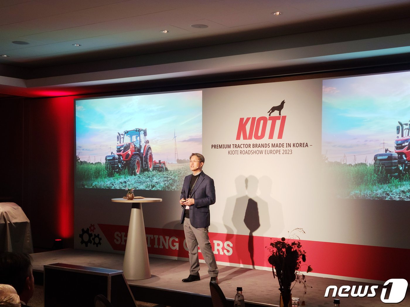 본문 이미지 -  강승구 대동 유럽법인장이 '2023년 카이오티 유럽 총판 대회'에서 발언하고 있다.(대동 제공)