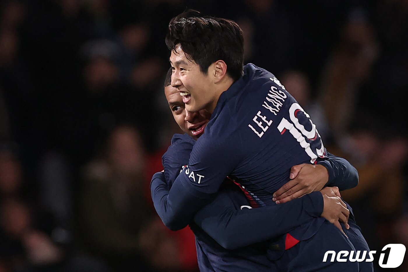 PSG 음바페&#40;왼쪽&#41;와 이강인. ⓒ AFP=뉴스1