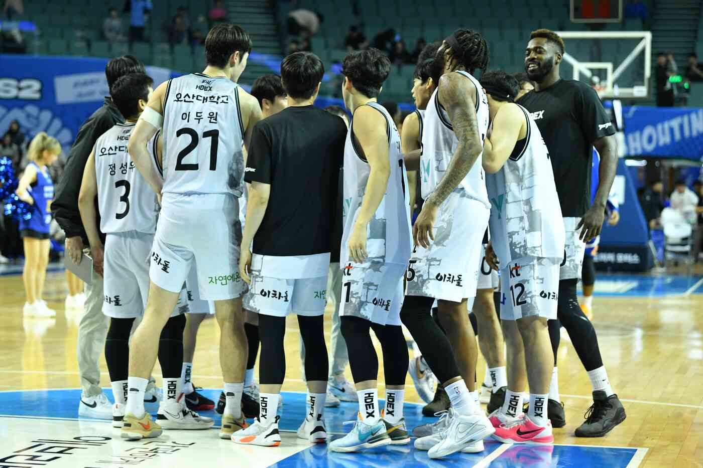 수원 KT가 서울 삼성을 꺾고 3연패에서 탈출했다.(KBL 제공)