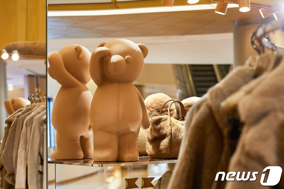 본문 이미지 - 롯데백화점 에비뉴엘 잠실점 지하1층 더 크라운 막스마라 테디텐 팝업( 롯데백화점 제공) 