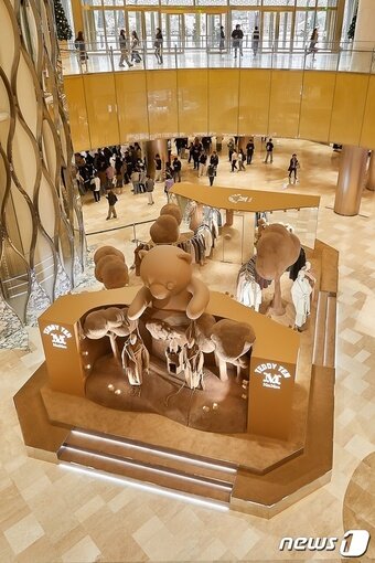 본문 이미지 - 롯데백화점 에비뉴엘 잠실점 지하1층 더 크라운 막스마라 테디텐 팝업( 롯데백화점 제공) 