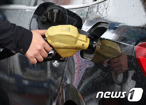 기름값, 지난달 이후 내림폭 최대…휘발유·4주째 하락