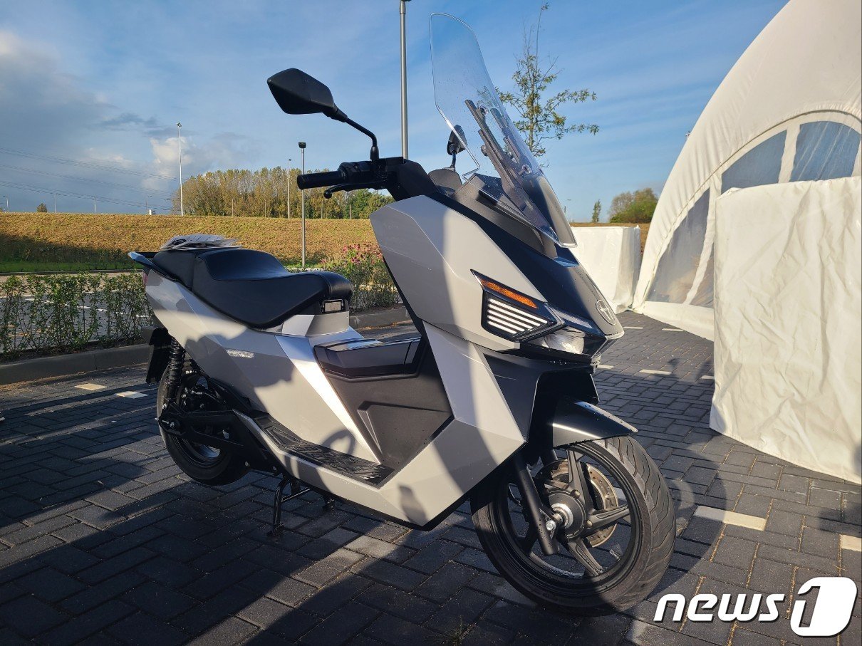 본문 이미지 - 2023 카이오티 총판 대회 야외 전시장에 전시된 대동모빌리티 GS-100 ⓒNews1 김민석 기자 