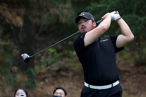 정찬민·오승택, KPGA 파운더스컵 2R 공동 선두