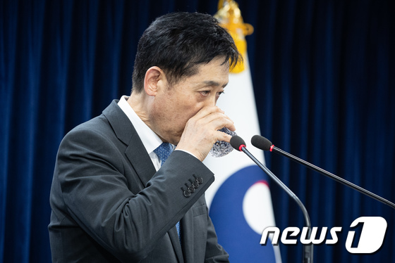 '한시적 공매도 전면금지' 결정 내린 김주현 금융위원장