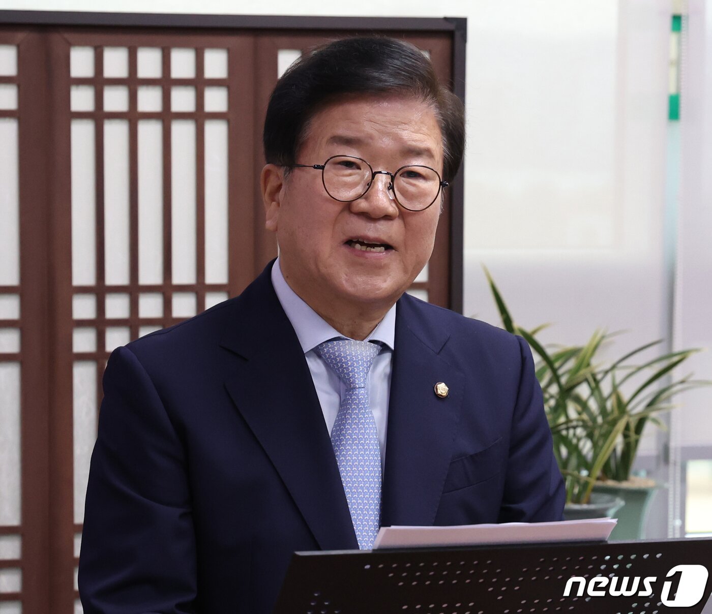 본문 이미지 - 21대 전반기 국회의장을 지낸 6선 박병석 더불어민주당 의원이 6일 서울 여의도 국회 의원회관에서 22대 총선 불출마 선언 기자회견을 하고 있다. 2023.11.6/뉴스1 ⓒ News1 송원영 기자