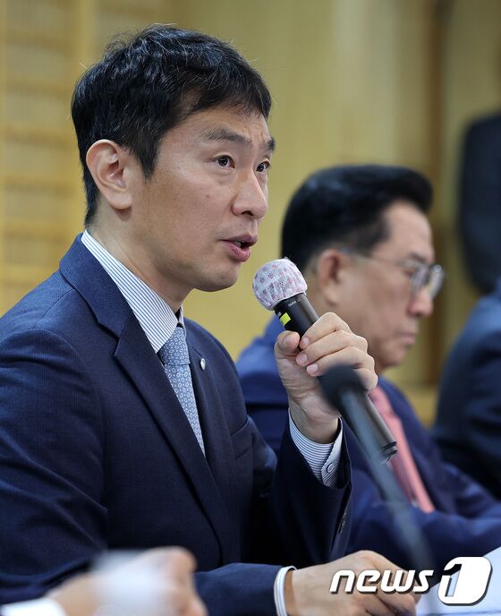 이복현 금감원장, 회계법인 대표 소집