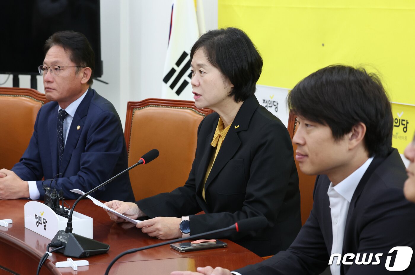 본문 이미지 - 이정미 정의당 대표가 6일 서울 여의도 국회에서 열린 제97차 상무집행위원회에서 발언을 하고 있다. 2023.11.6/뉴스1 ⓒ News1 송원영 기자