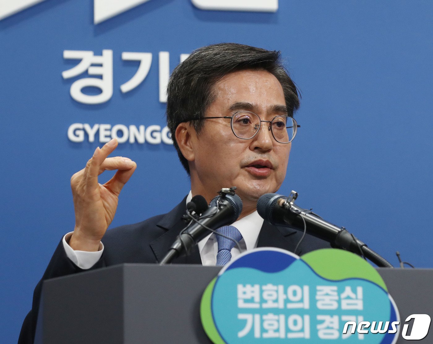 김동연 경기도지사가 6일 오전 경기 수원시 영통구 경기도청 브리핑룸에서 열린 &#39;2024년도 본예산 관련 기자회견&#39;에서 김포시의 서울편입 관련한 취재진의 질문에 답하고 있다. 2023.11.6/뉴스1 ⓒ News1 김영운 기자