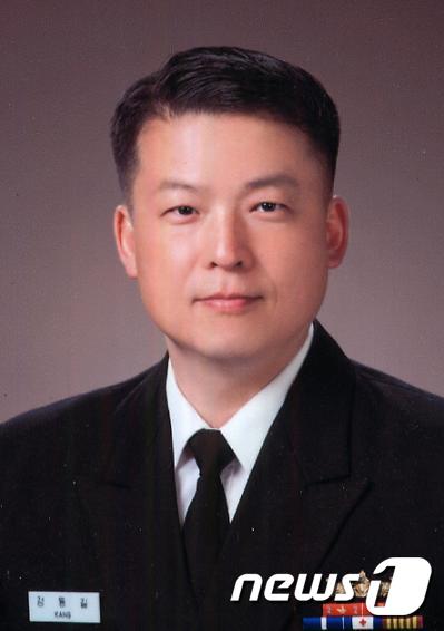 (서울=뉴스1) = 6일 단행된 후반기 군 장성급 인사를 통해 중장으로 진급해 해군참모차장을 맡게된 강동길 해군본부 기획관리참모부장(소장·해사 46기). (국방부 제공) 2023. …