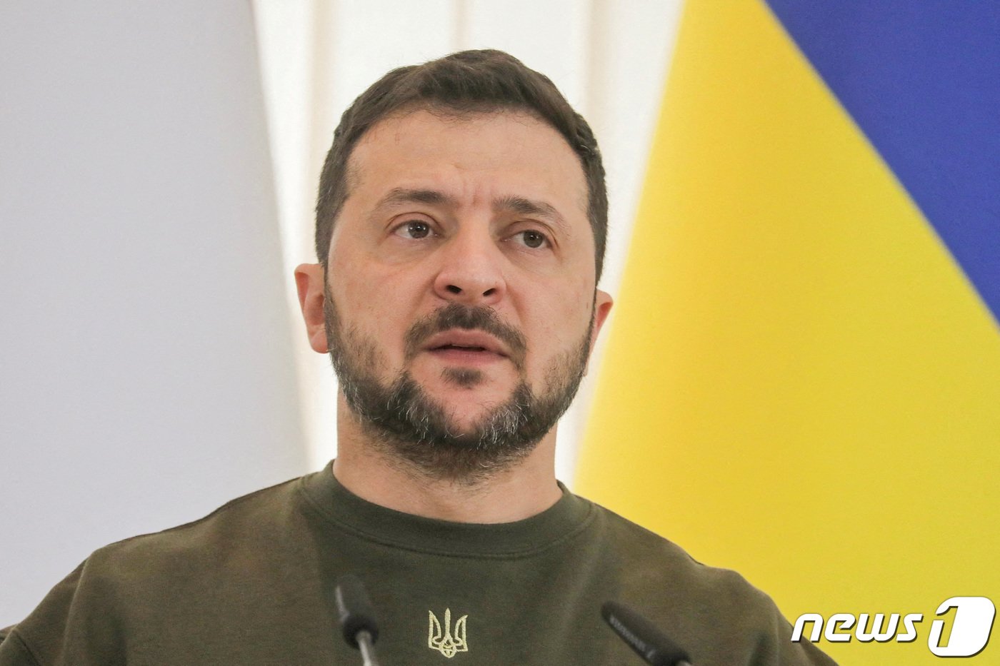 본문 이미지 - 13일(현지시간) 볼로디미르 젤렌스키 우크라이나 대통령이 오데사에서 기자회견 중인 모습. 2023.10.13/뉴스1 ⓒ 로이터=뉴스1 ⓒ News1 김민수 기자