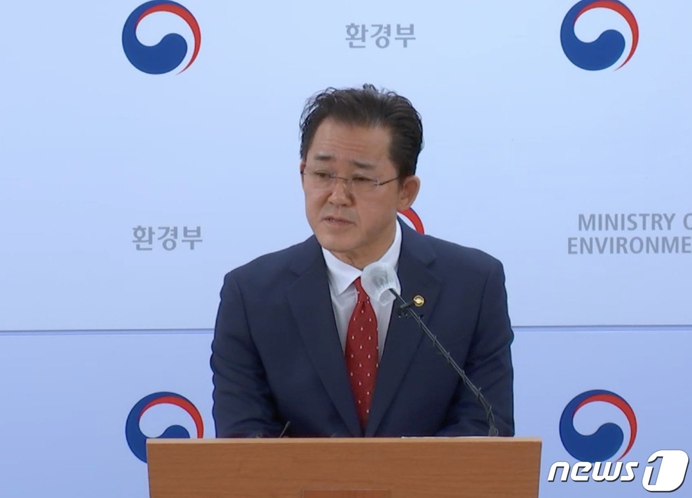 본문 이미지 - 임상준 환경부 차관이 7일 정부세종청사 환경부 브리핑룸에서 일회용품 관리방안에 대해 소개하고 있다. ⓒ News1