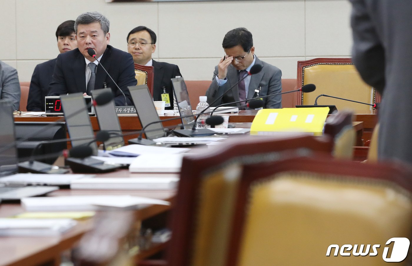 본문 이미지 - 박민 한국방송공사(KBS) 사장 후보자가 7일 오전 서울 여의도 국회 과학기술정보방송통신위원회에서 열린 인사청문회에서 의원들의 질의에 답하고 있다. 이날 민주당 의원들은 장제원 위원장의 회의 진행 방식에 항의하며 퇴장했다. 2023.11.7/뉴스1 ⓒ News1 임세영 기자