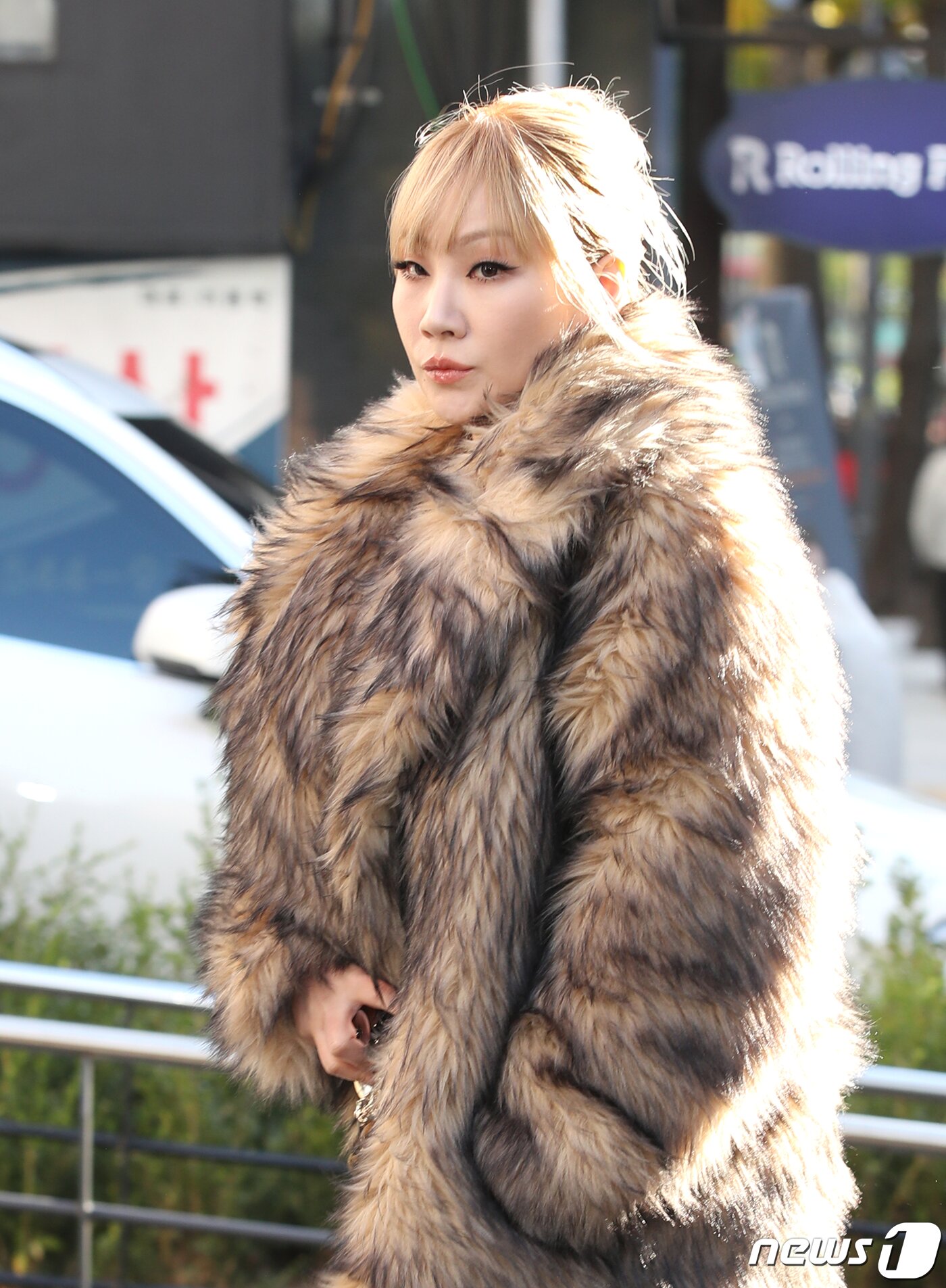 본문 이미지 - 가수 CL(씨엘)이 7일 오후 서울 강남구 신사동 H&M 가로수점 스토어에서 열린 Rabanne H&M 컬렉션 프리뷰 이벤트에 참석하고 있다. ⓒ News1 권현진 기자