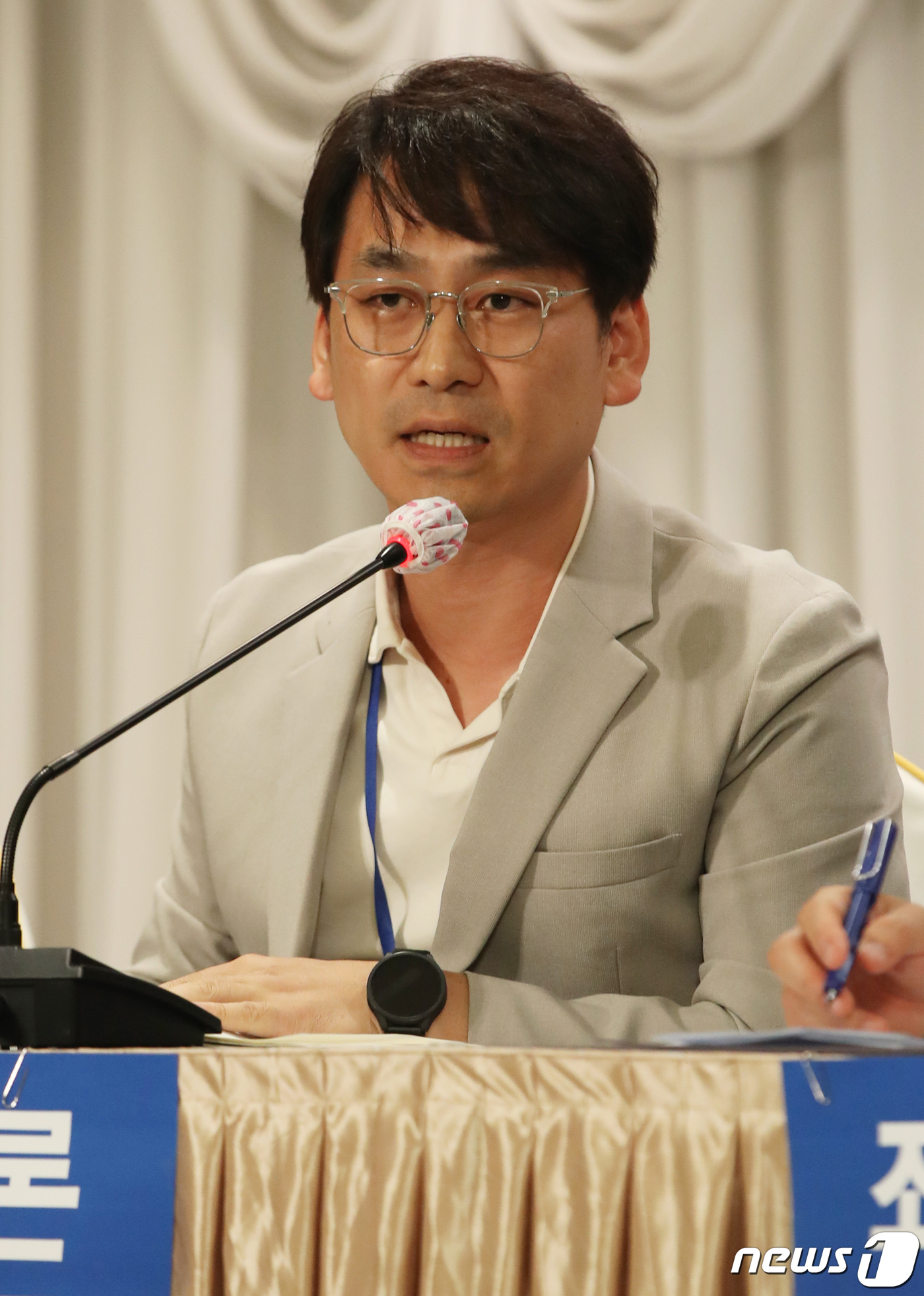 (제주=뉴스1) 오현지 기자 = 고병욱 (주)잇뉴 대표가 7일 제주시 제주아스타호텔에서 열린 제6회 제주플러스전문가포럼 제2세션 토론에서 발언하고 있다.이날 포럼은 제주대학교 링크 …
