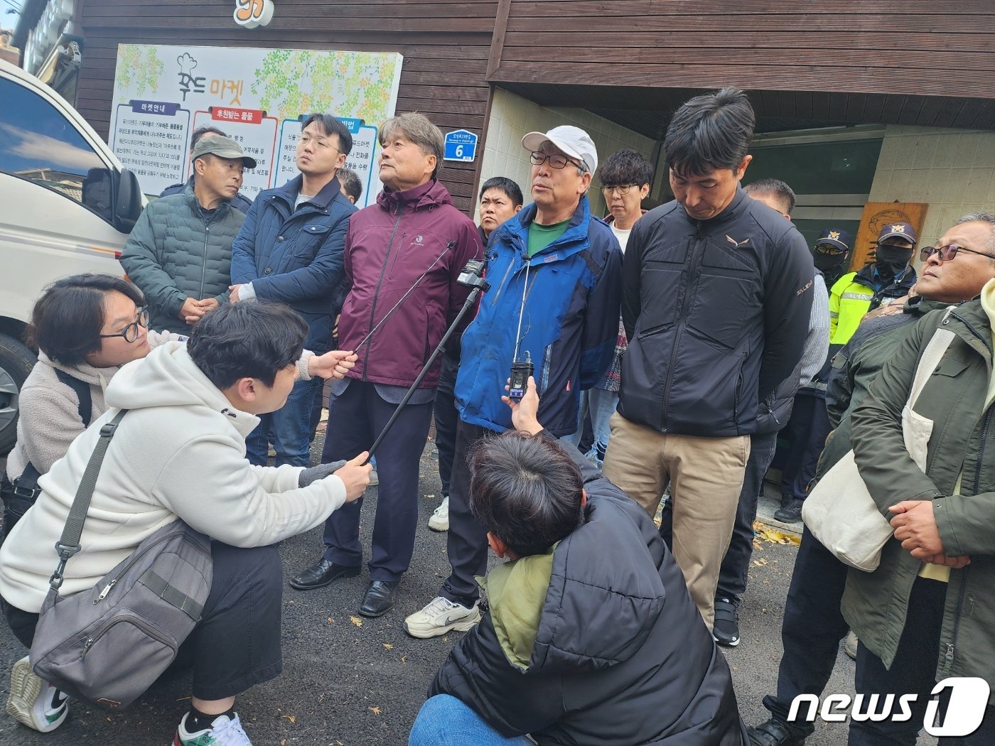 전농 충남도연맹 관계자들이 사정당국의 사무실 압수수색에 대해 기자회견을 열고 연관성을 전면 부인하고 있다.2023.11.7. /뉴스1 ⓒNews1 이찬선 기자