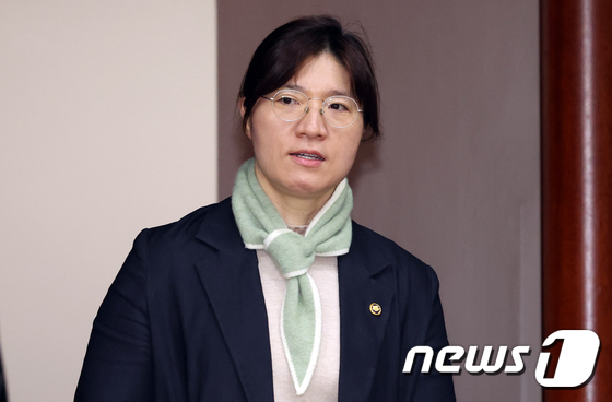 비상경제장관회의 참석하는 장미란 차관