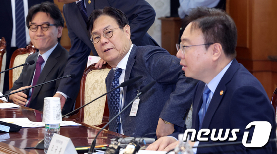 의료 현안 관련 병원계 간담회 참석하는 이관섭 국정기획수석
