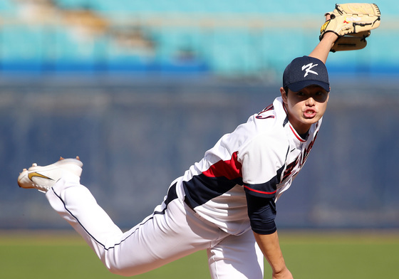 '어깨 부상' 문동주, WBC 출전 불발…"정상 투구 어려워"