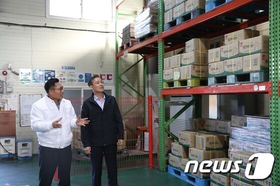 민생 현장 애로사항 청취하는 이형일 통계청장