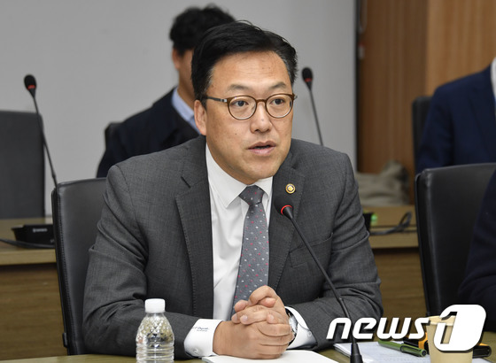 물가관계차관회의 주재하는 김병환 차관