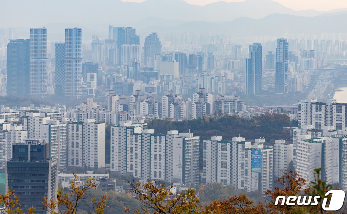 서울 남산에서 바라본 아파트 단지들. 2023.11.9/뉴스1 © News1 이재명 기자