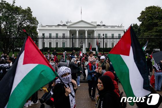 [사진] 팔레스타인 깃발 든 백악관 시위대