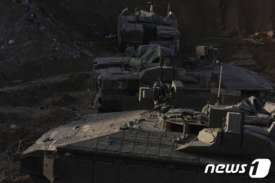 [사진] 가자 북부 지구서 작전 수행하는 이스라엘 군