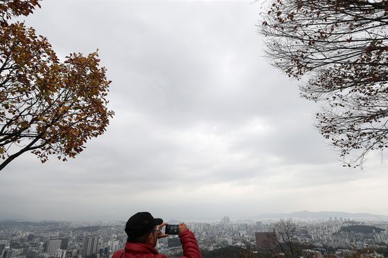 [오늘의 날씨] 경기(4일, 월)…흐리다 맑아져, 최저 13도