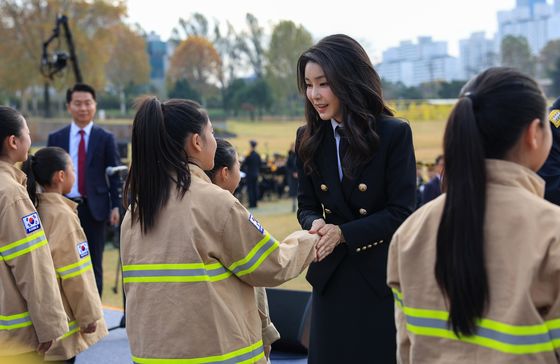 "김 여사 녹화 중간에 왔다"…행사 MC·PD·고위 관계자 공통 진술