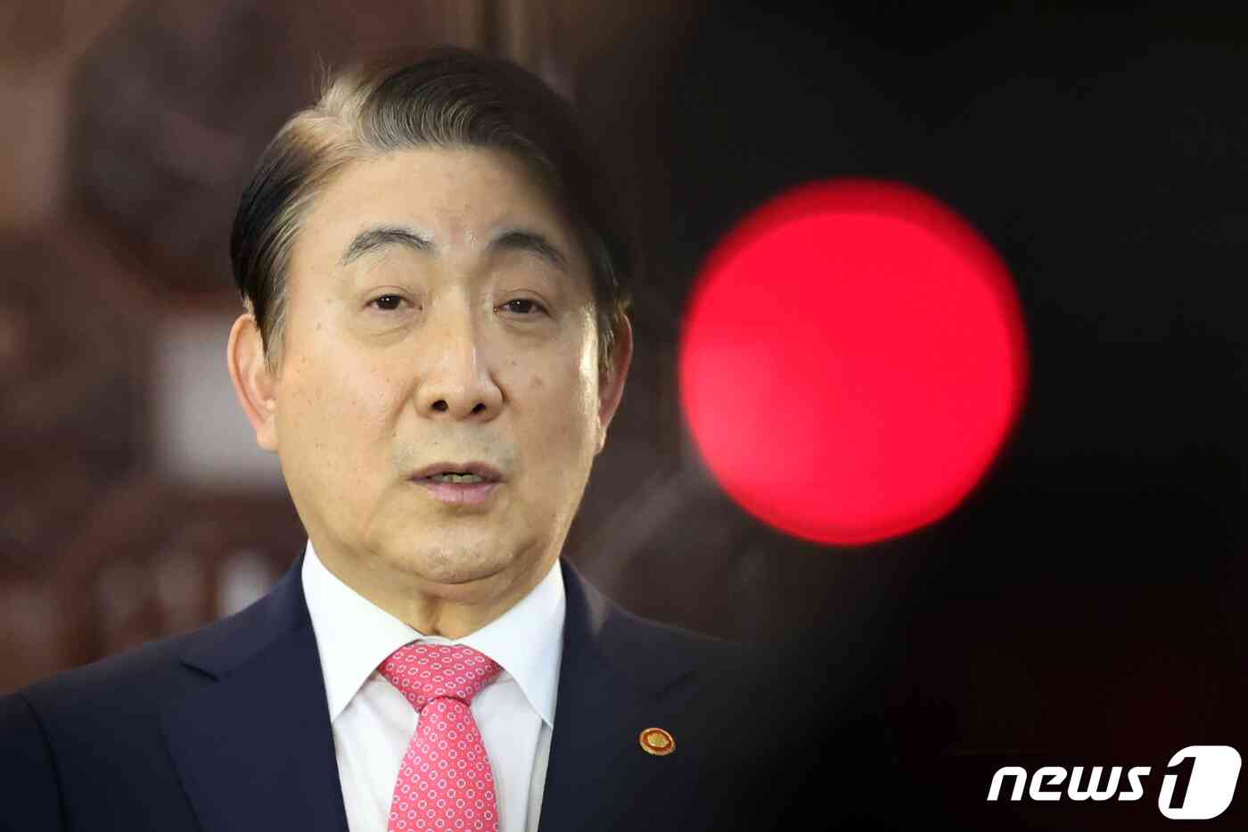 이동관 방송통신위원장이 9일 오후 서울 여의도 국회에서 ‘탄핵 소추안’ 관련 기자회견을 하고 있다. 2023.11.9/뉴스1 © News1 황기선 기자