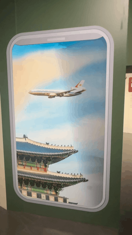 본문 이미지 - 서울과 중동의 모습을 교차해 보여주는 렌티큘러 2023.11.22/뉴스1 ⓒ News1 금준혁 기자