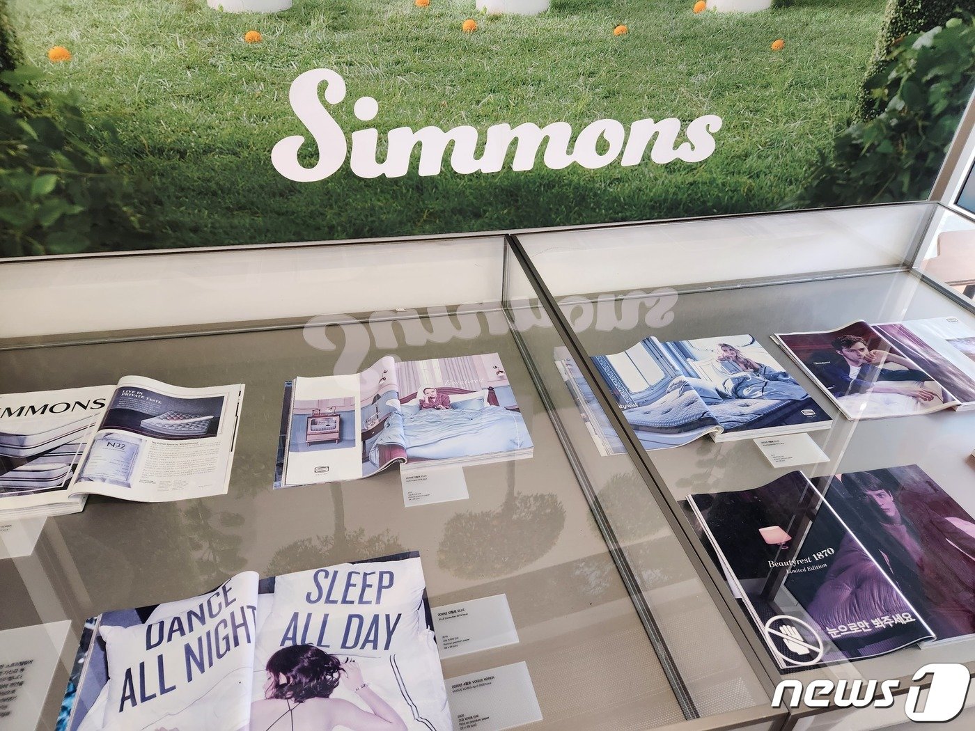 본문 이미지 - 경기도 이천 시몬스 테라스에 마련된 '헤리티지 앨리' 2023.12.1/뉴스1