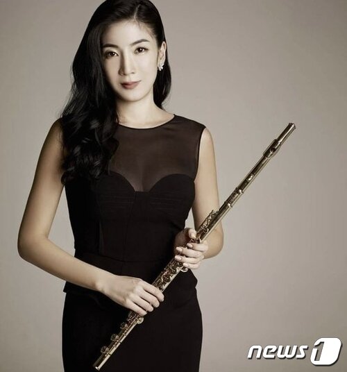본문 이미지 - 플루티스트 한지희.(앙상블 '파체' 페이스북 캡처)