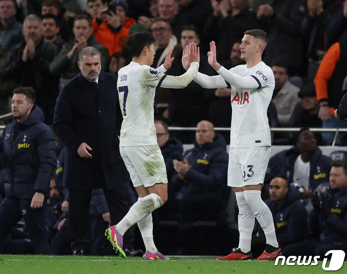 (런던 로이터=뉴스1) 우동명 기자 = 토트넘의 손흥민이 10일(현지시간) 영국 런던의 토트넘 홋스퍼 스타디움에서 열린 EPL 뉴캐슬과 경기서 페널티 킥으로 8시즌 연속 두 자릿수 …