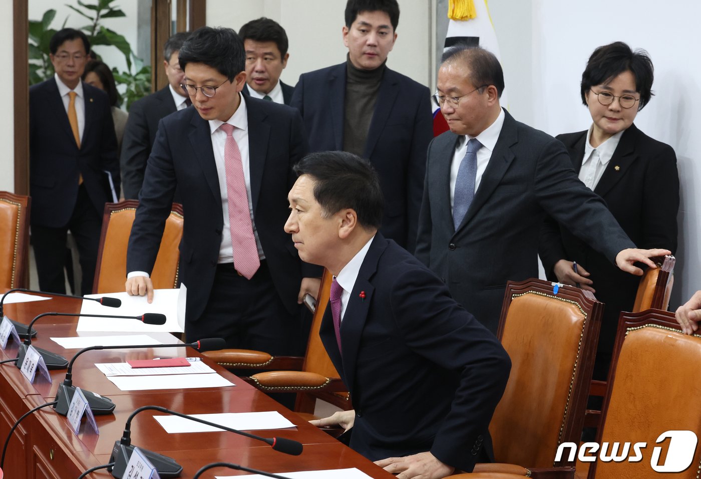 김기현 국민의힘 대표가 11일 서울 여의도 국회에서 열린 최고위원회의에 참석하고 있다. 2023.12.11/뉴스1 ⓒ News1 송원영 기자