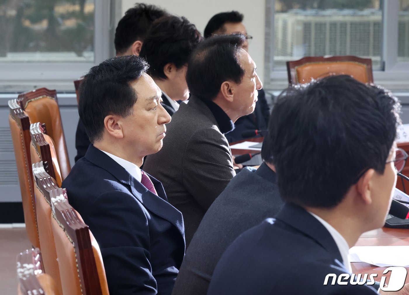 본문 이미지 - 김기현 국민의힘 대표가 11일 서울 여의도 국회에서 열린 최고위원회의에서 최고위원들의 발언을 듣고 있다. 2023.12.11/뉴스1 ⓒ News1 송원영 기자