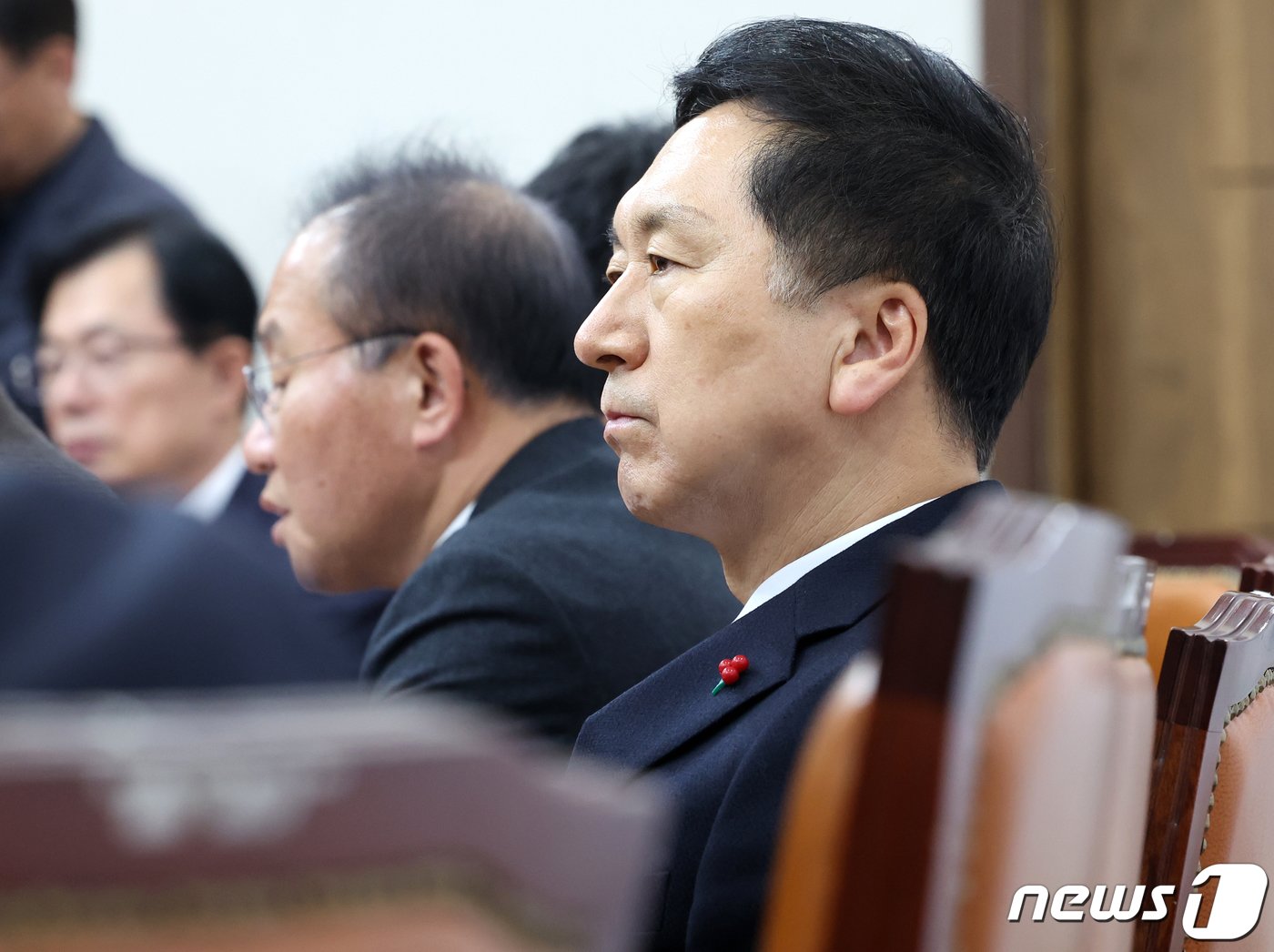 본문 이미지 - 김기현 국민의힘 대표가 11일 서울 여의도 국회에서 열린 최고위원회의에서 최고위원들의 발언을 듣고 있다. 2023.12.11/뉴스1 ⓒ News1 송원영 기자