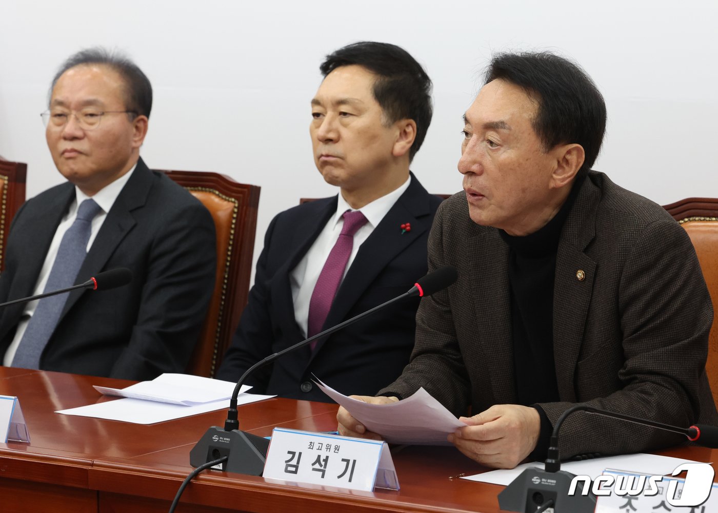 본문 이미지 - 김석기 국민의힘 최고위원이 11일 서울 여의도 국회에서 열린 최고위원회의에서 발언을 하고 있다. 2023.12.11/뉴스1 ⓒ News1 송원영 기자